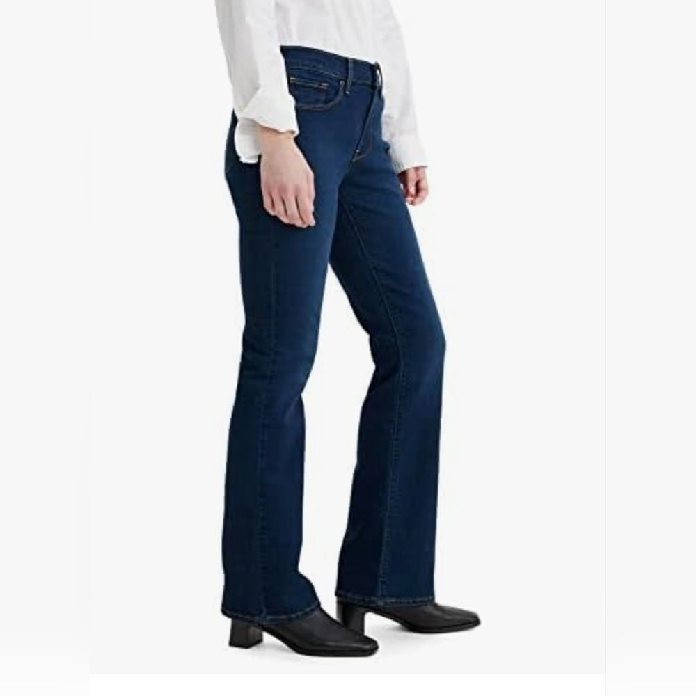 Levi's. Classic Relaxed Boot Cut Jeans. 550. Size 8M. EUC - Picture 2 of 11